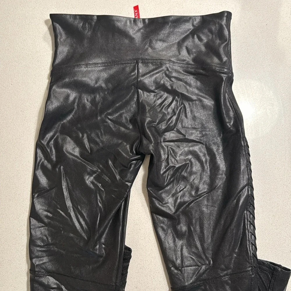 Spanx Faux Leather Moto Leggings Size M Shape wear Stretch Pull On Black - Picture 6 of 7